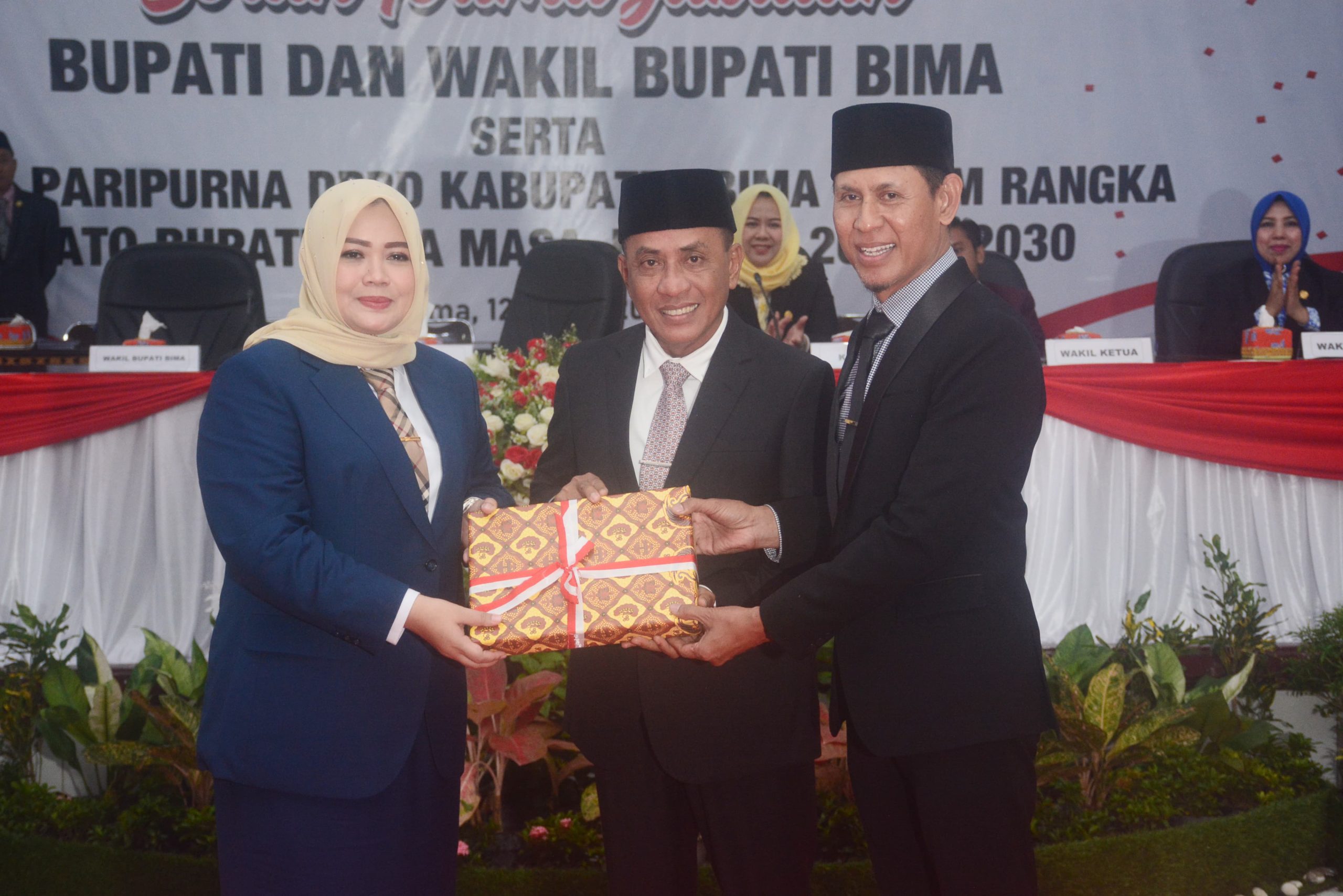 Bupati Ady Mahyudi Sampaikan Terima Kasih kepada Dinda-Dahlan Bupati Ady Mahyudi Sampaikan Terima Kasih kepada Dinda-Dahlan