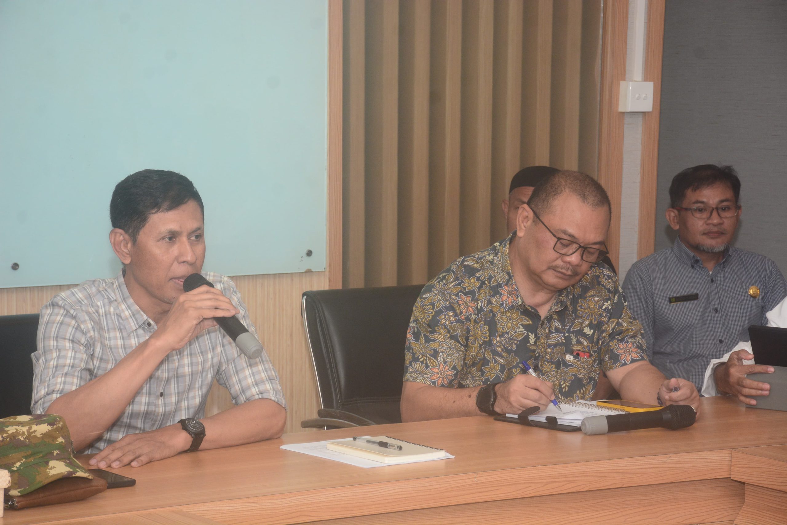 Rapat Penyelarasan Program “Selasa Menyapa” Dipimpin Wabup dr. Irfan Rapat Penyelarasan Program “Selasa Menyapa” Dipimpin Wabup dr. Irfan