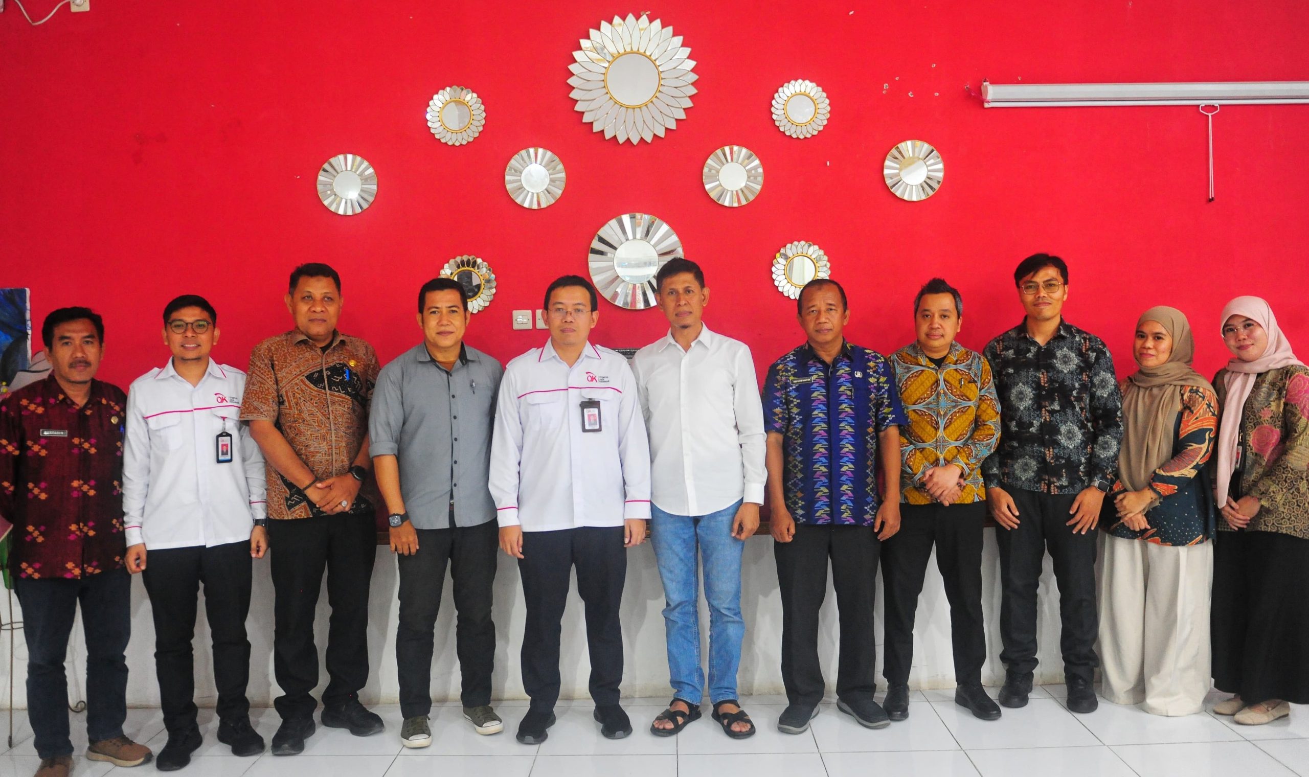 Bahas Penguatan BUMD, Wabup Irfan Duduk Bersama Kepala OJK NTB Bahas Penguatan BUMD, Wabup Irfan Duduk Bersama Kepala OJK NTB