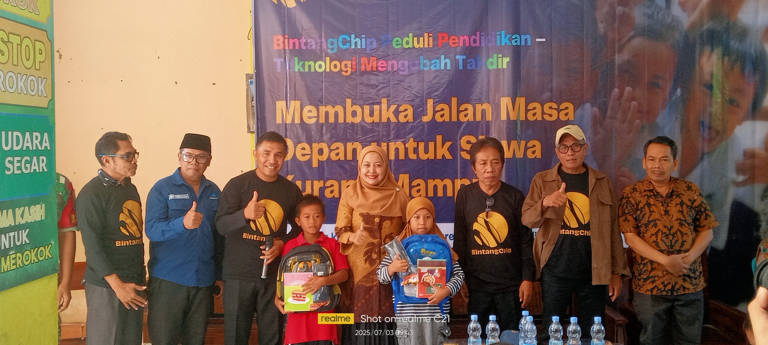 BintangChip Serahkan 50 Paket Alat Tulis Bagi Siswa SDN 19 Rabangodu Utara BintangChip Serahkan 50 Paket Alat Tulis Bagi Siswa SDN 19 Rabangodu Utara